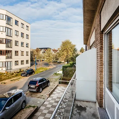 In Near The Beach, Cleaning Included Apartamento Koksijde